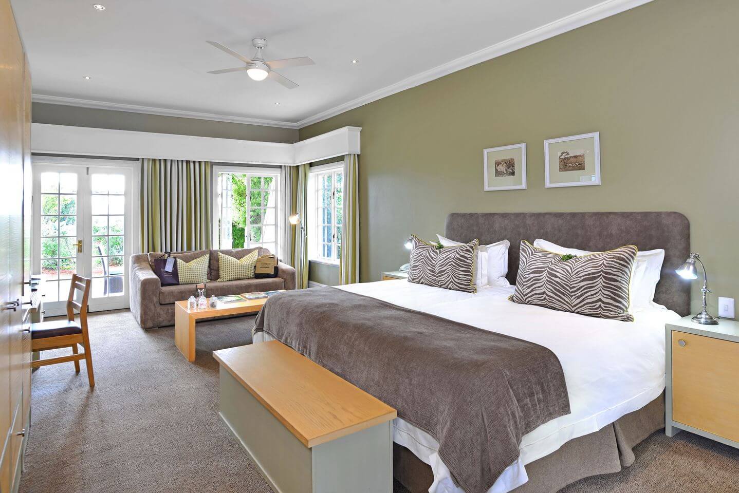 Riverdene-family-lodge-interior-2016-new