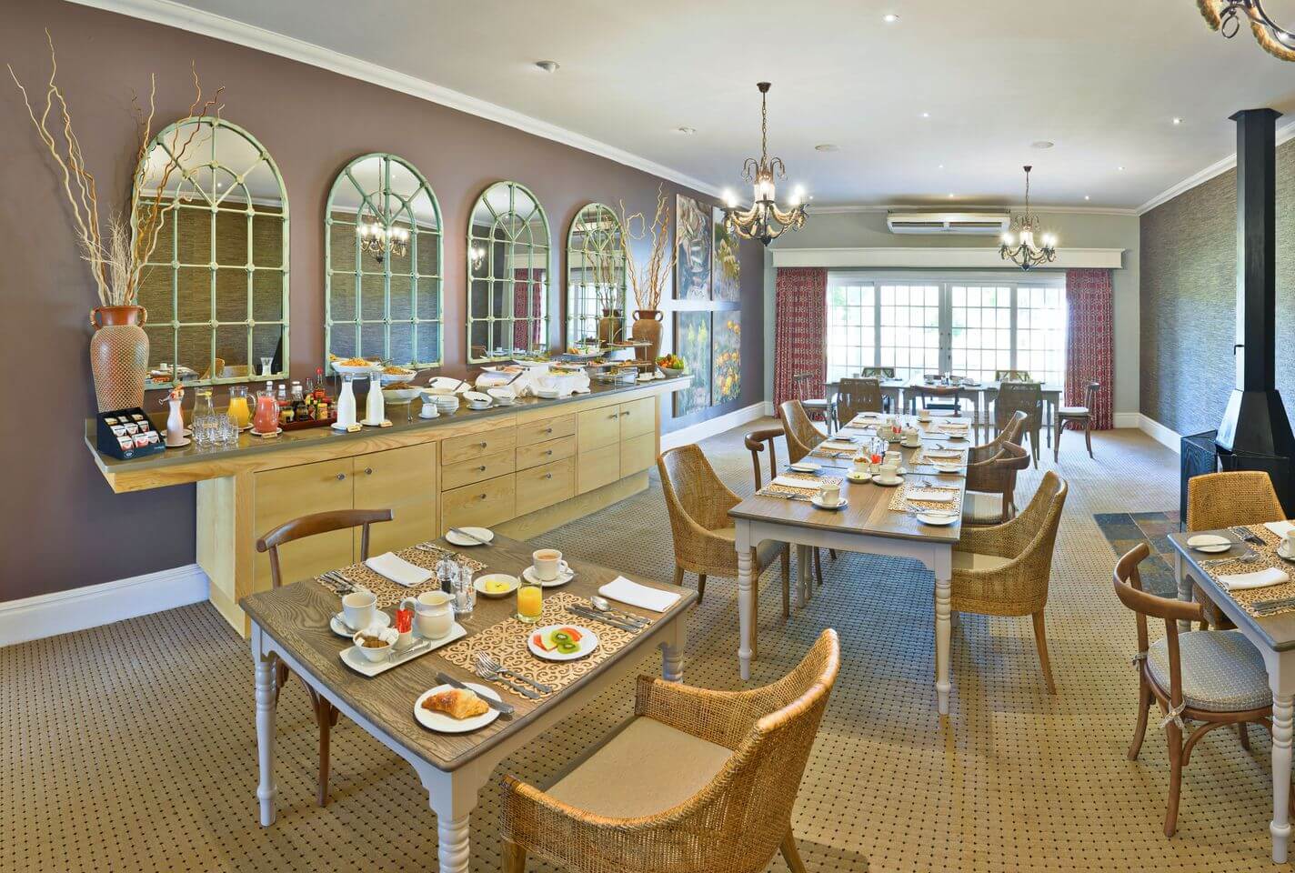 Riverdene-family-lodge-breakfast-dining-2016-new