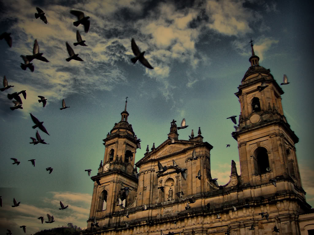 Colombia Essencial plaza bolivar